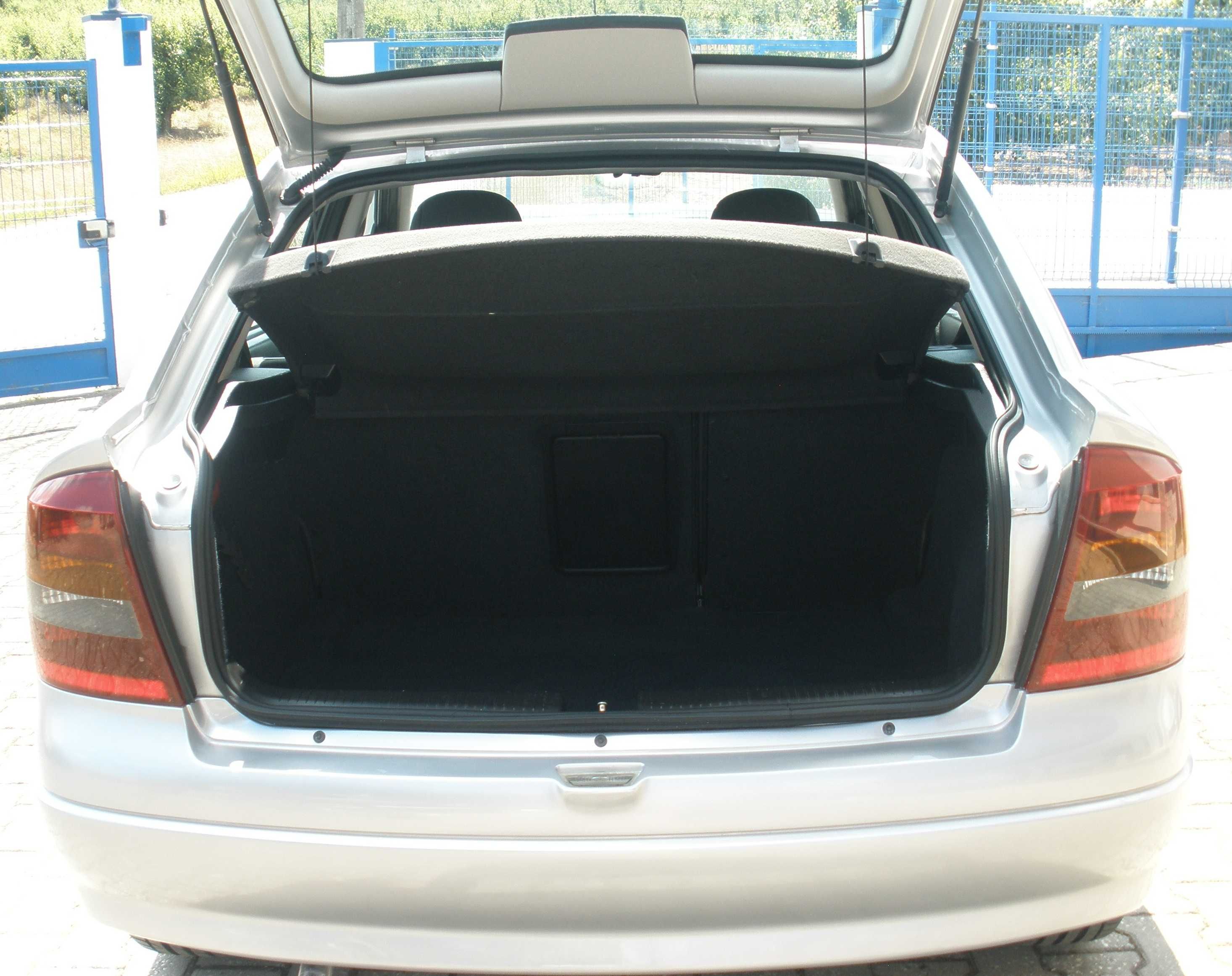 Opel Astra. Impecável ... Muito estimado ... Comprove