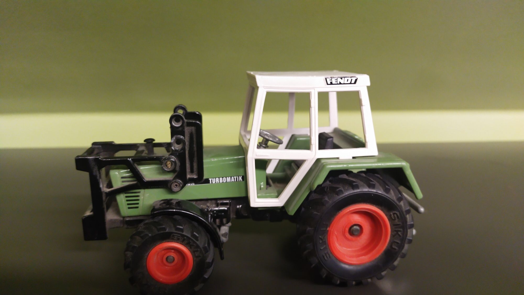 Siku traktor Fendt 1 32