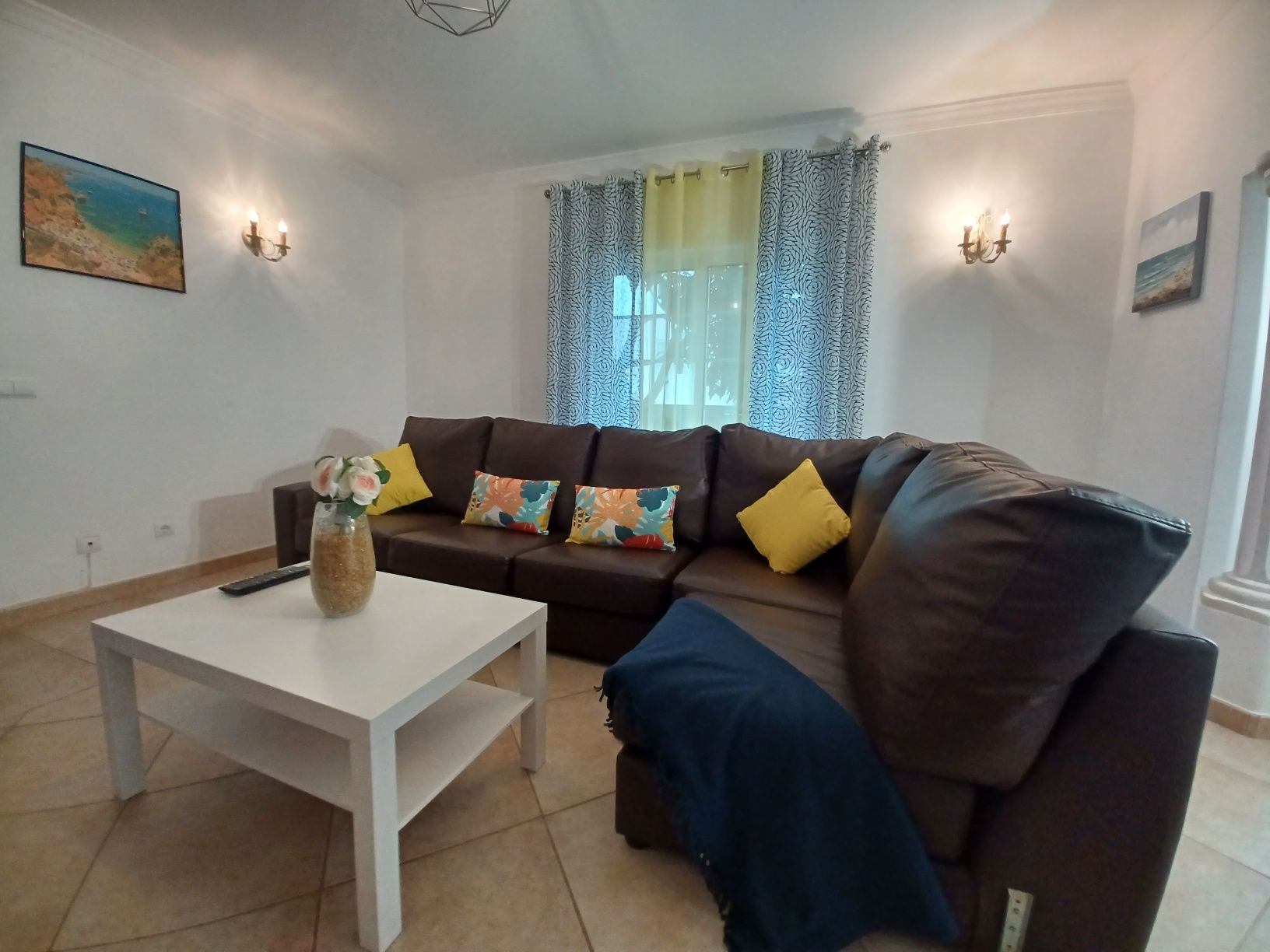 Alugo casa T2 ao ano