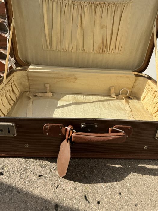 Mala de viagem muito antiga