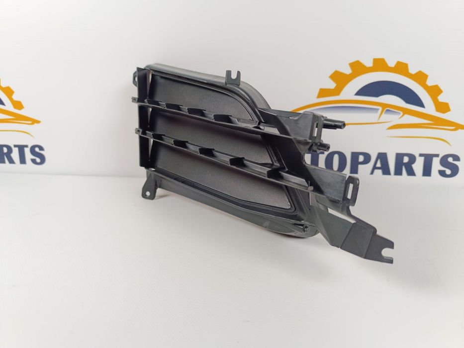 Люверс правий  (без моторчика) Model S 2016-2021  1058007-00-J