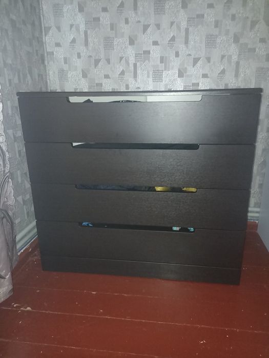 Продам місткий  комод