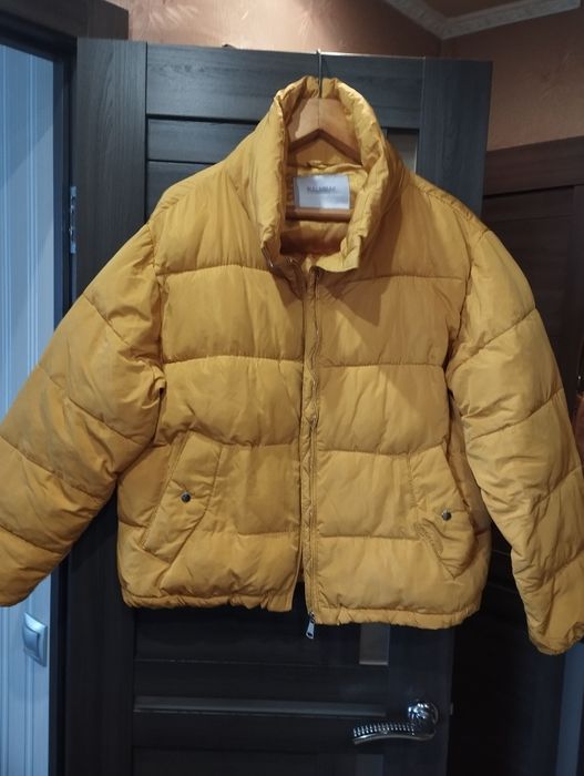 Тепла курточка жіноча актуального медового кольору