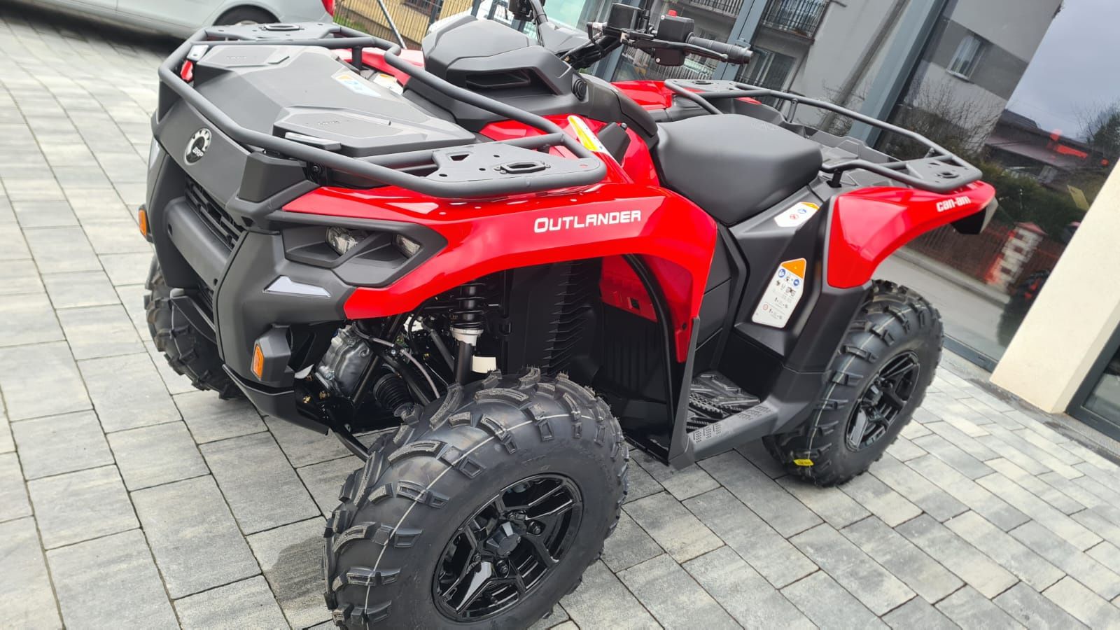 BRP Quad Can-Am Outlander DPS T 700 Legion Red model 2024 od reki