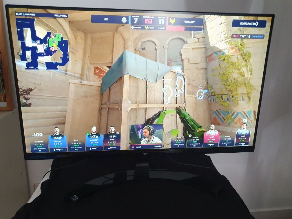 Monitor - LG 27" Full-HD