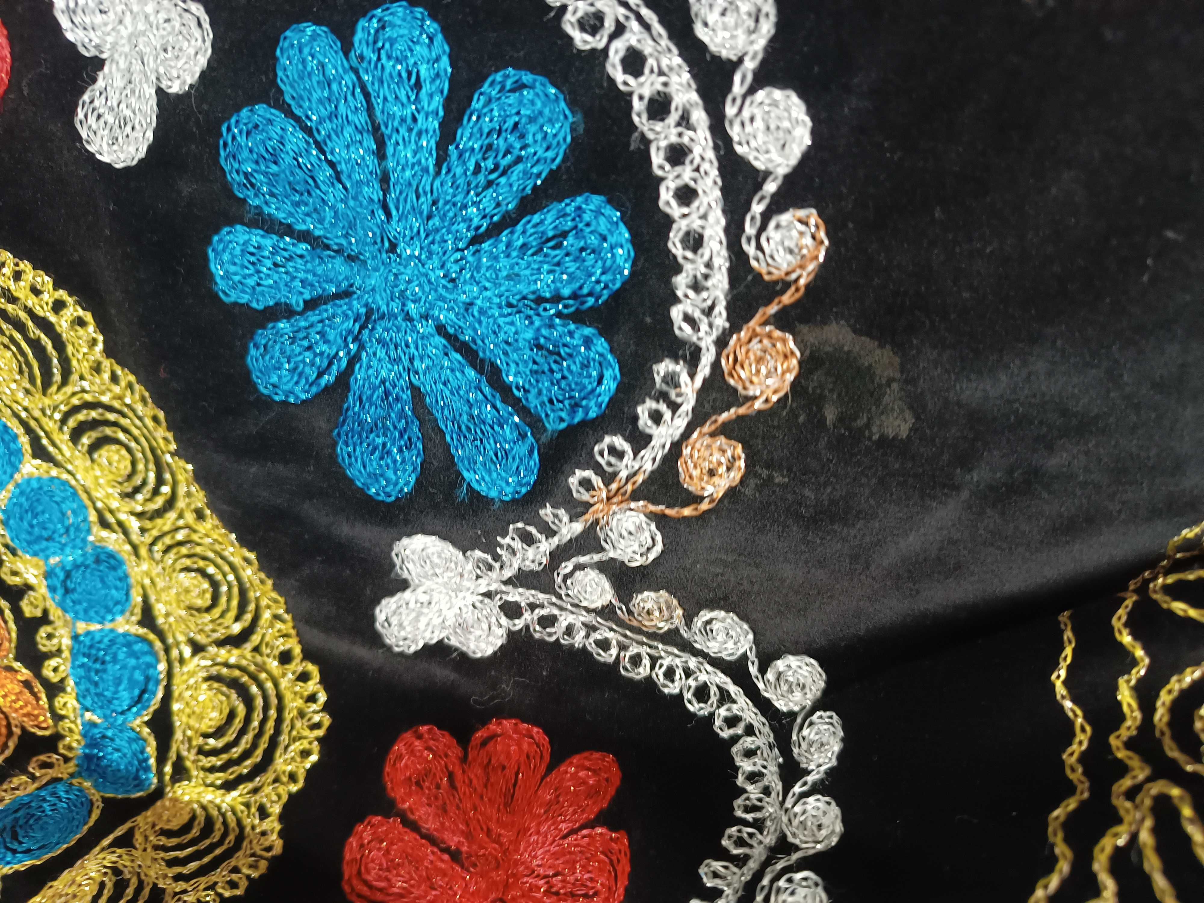 Piękny haftowany kilim huculski aksamit narzuta ludowa Uzbekistan
