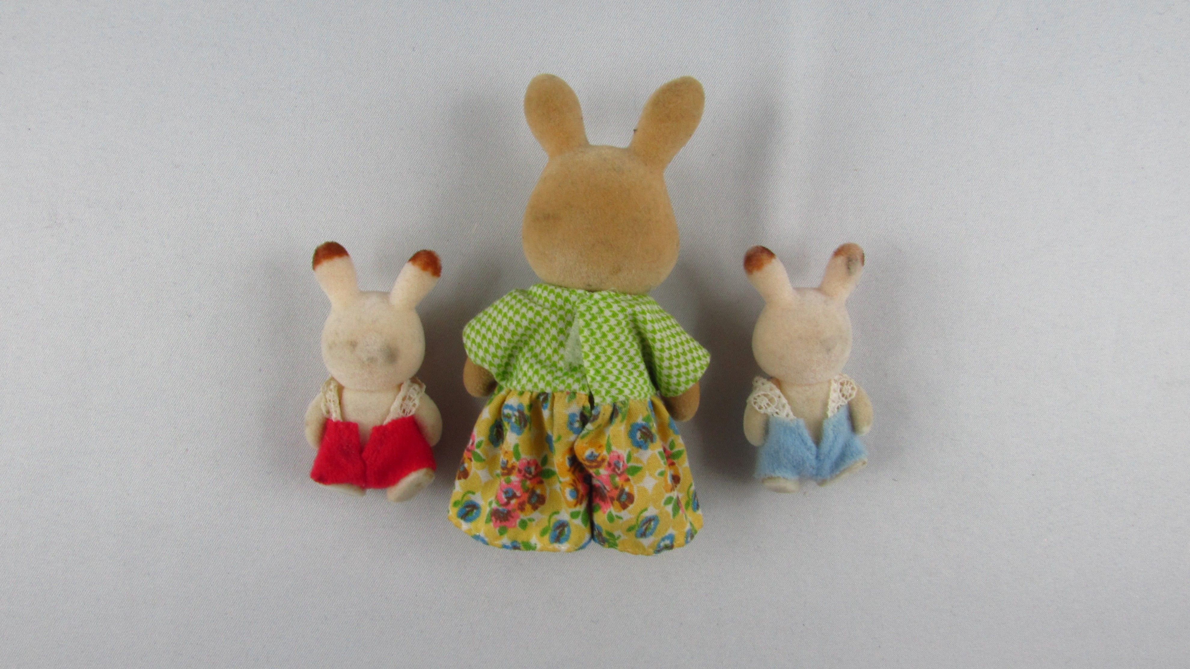 EPOCH - Sylvanian Families - Rodzina Królików 3 Figurki