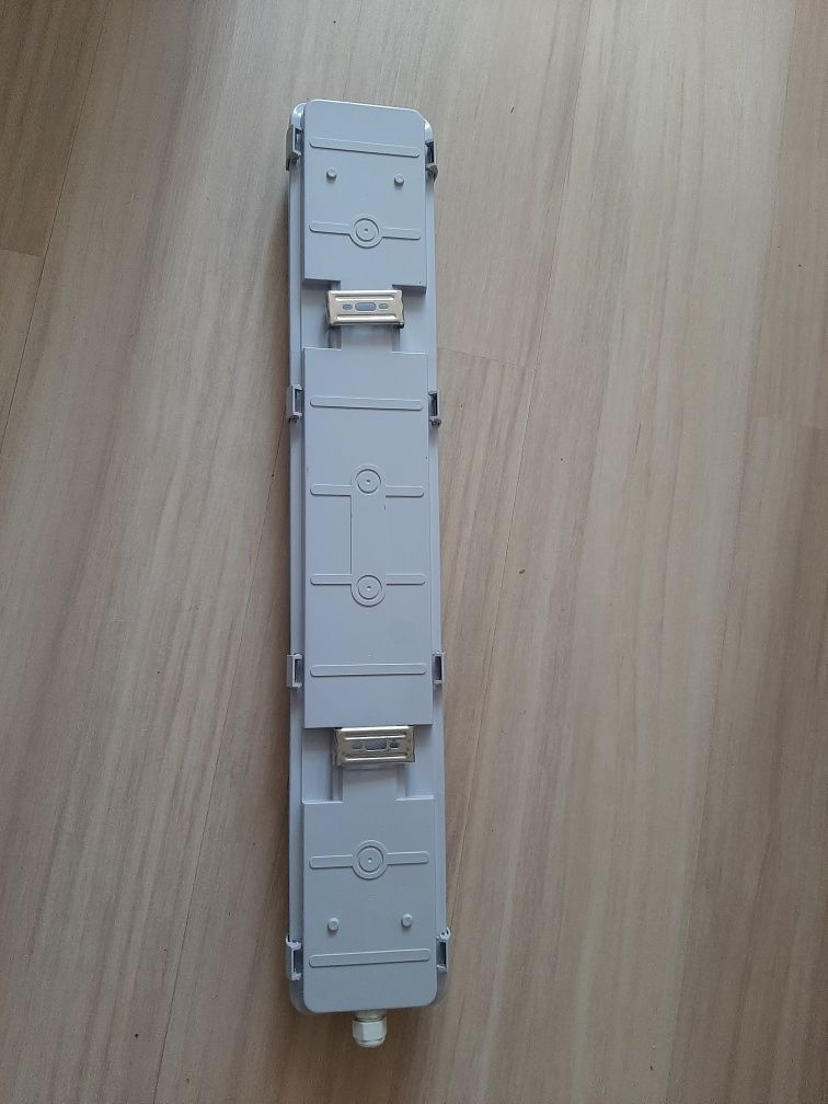 Elektryczna oprawa hermetyczna 2x9W