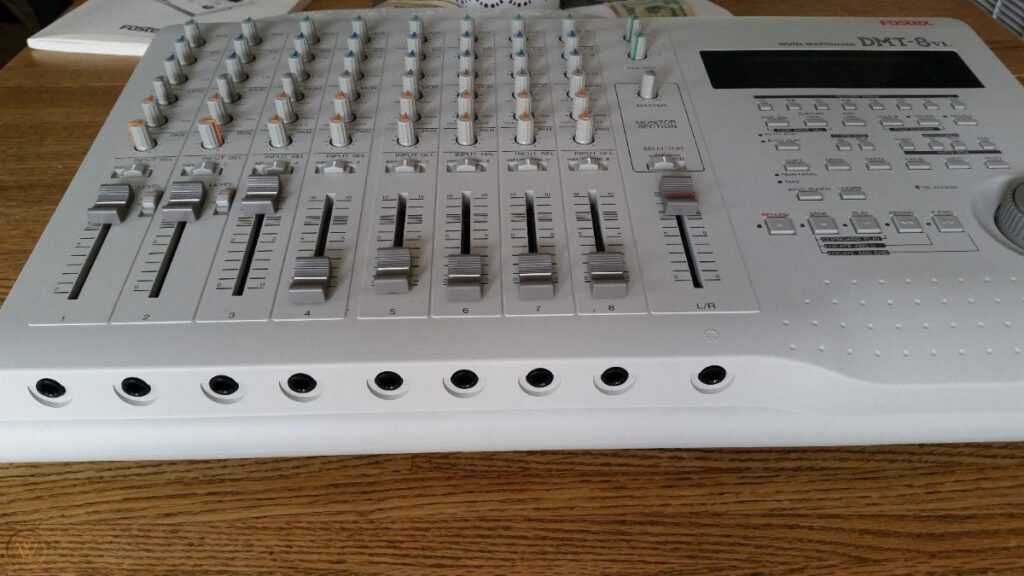 Mesa de Som Digital Fostex DMT 8 VL
