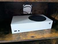Xbox series S z oryginalnym padem i kablem zasilającym