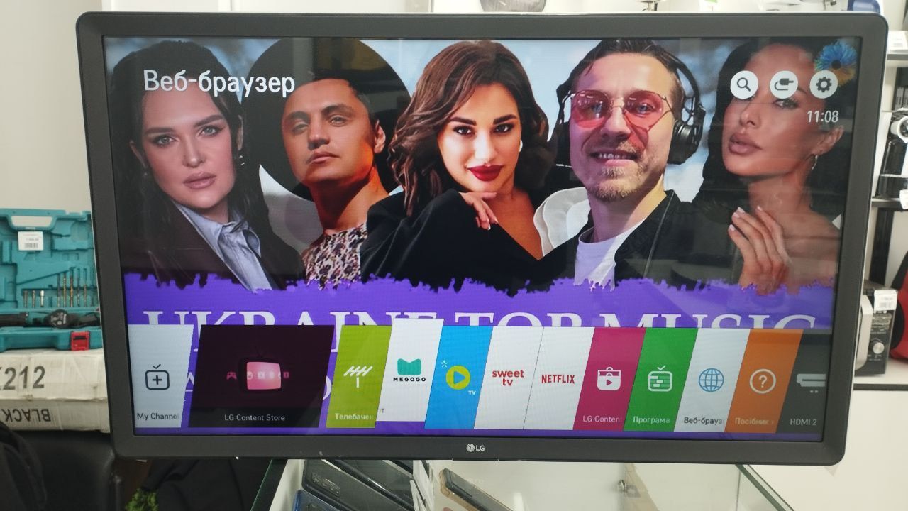 Телевізор LG 32k610bplc