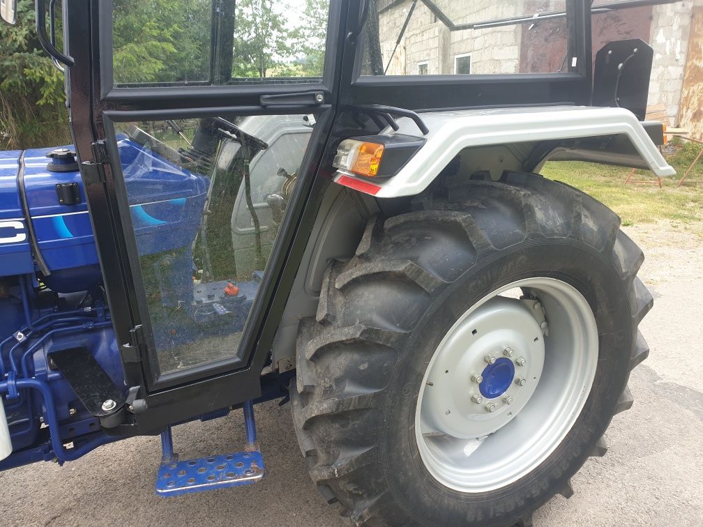 Ciągnik 4x4 Farmtrac 6050 DT