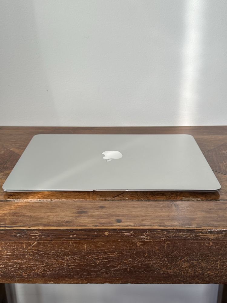 MacBook Air 13” 2013 i7 8gb RAM 256gb SSD