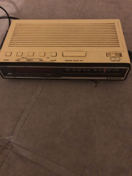 Radio despertador Sanyo