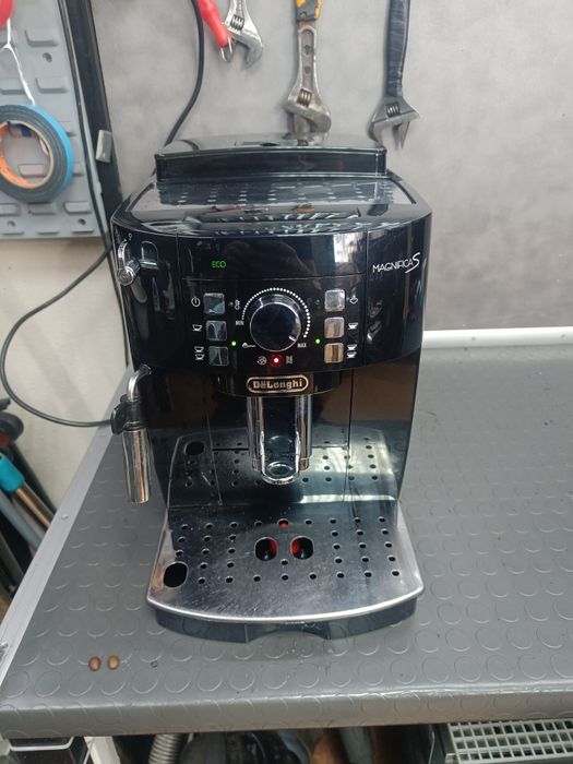 Кофемашина delonghi magnifica ( делонжи делонги )