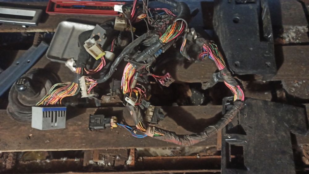 Nissan Silvia s12 проводка салона,моторчик печки,дворников, пластик