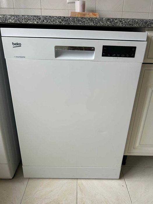 Máquina de lavar a loiça Beko Smart Inverter- usada