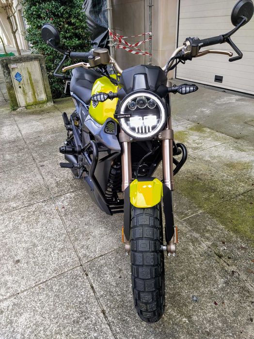 Moto Zontes 125 como nova