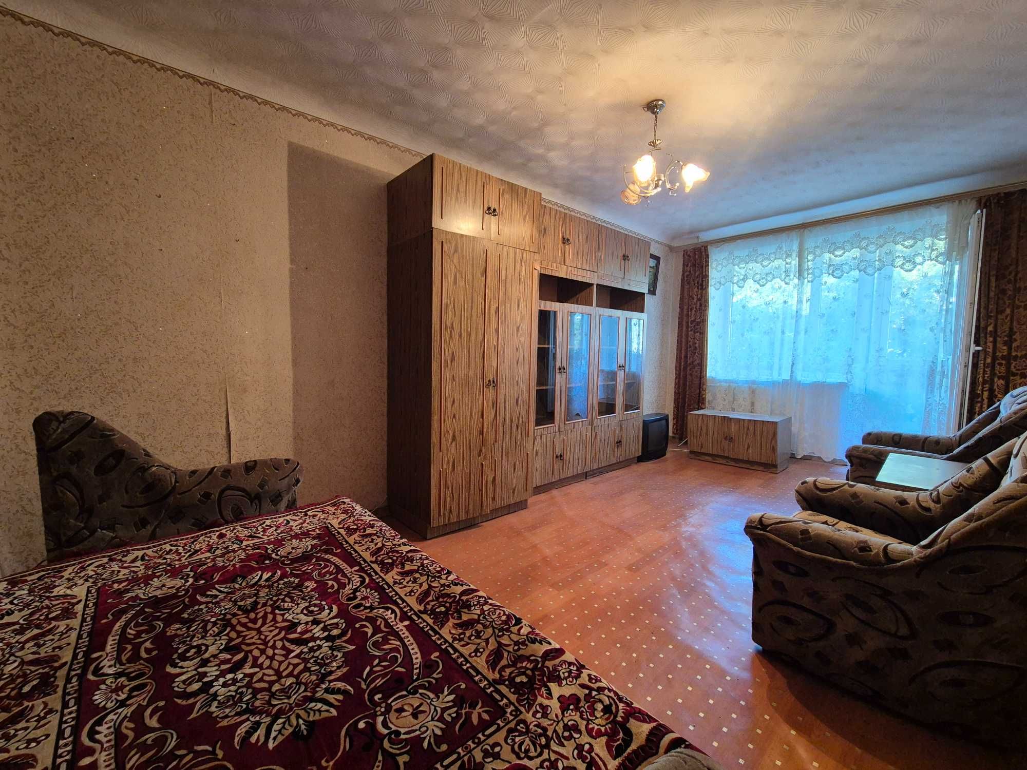 Алмазний продам 2-х кімнатну квартиру  4/5цегла кімнати окремі 45м