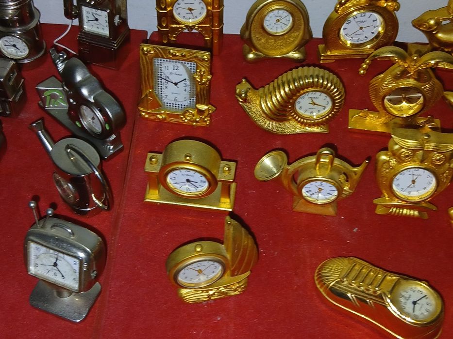 Coleção Relógios minitura  dourado e prateado  por 120 €