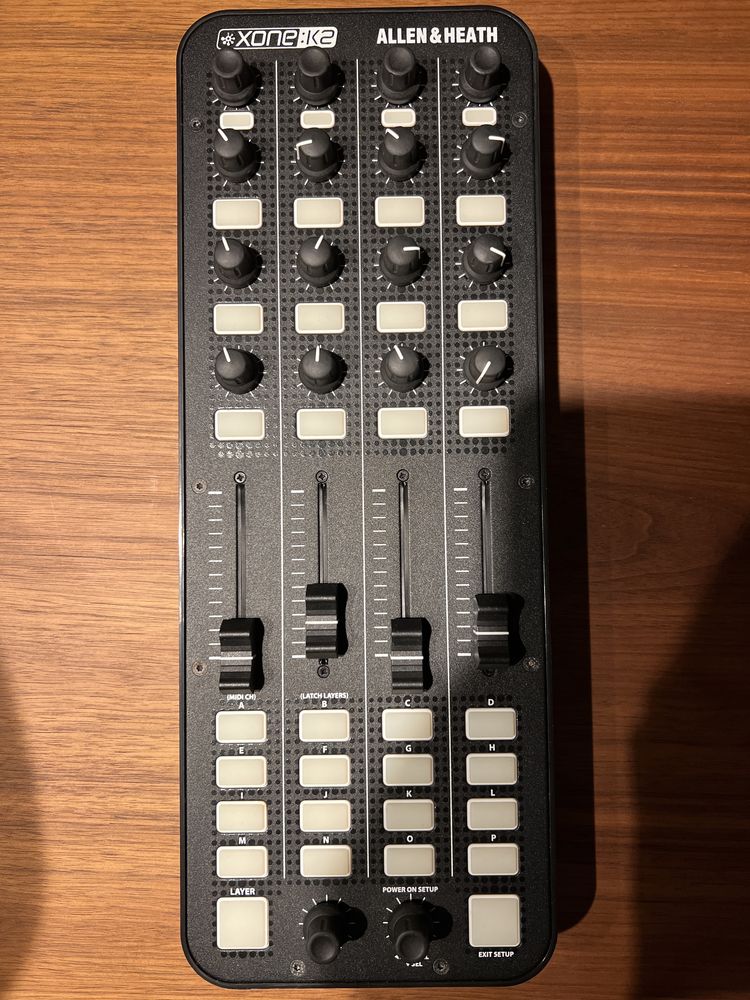 Allen & Heath Xone:K2 – Controlador MIDI + Interface de Áudio