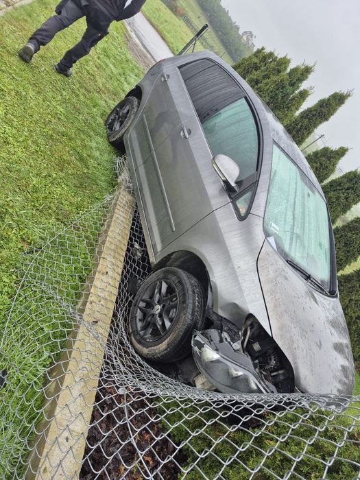 Volkswagen golf Plus 5 pilnie!!! zderzak