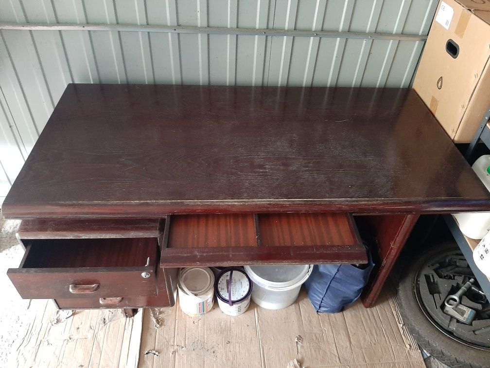 Stare cieżkie biurko