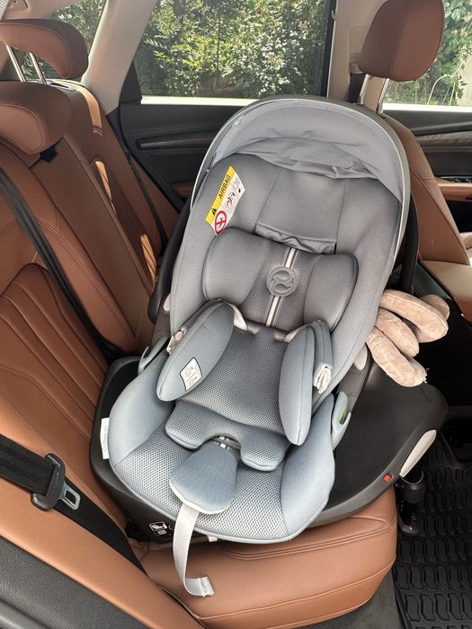 Cybex Cloud G + кріплення ISOFIX