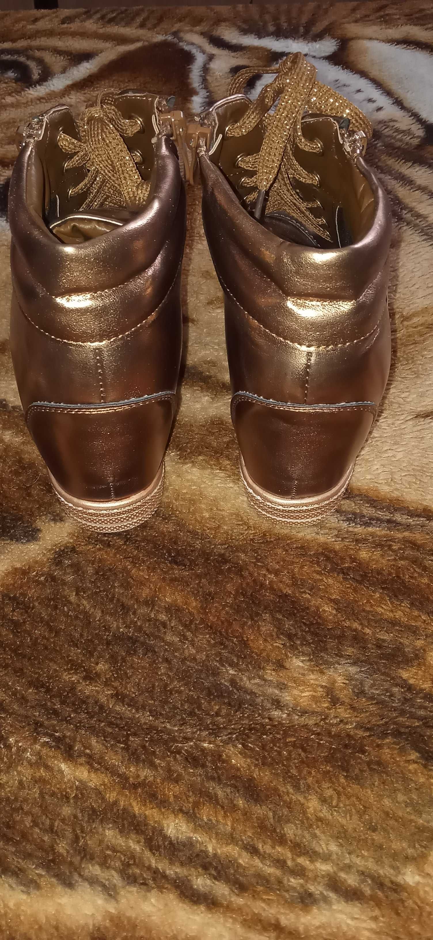 Nowe buty damskie złote r. 39 na koturnie