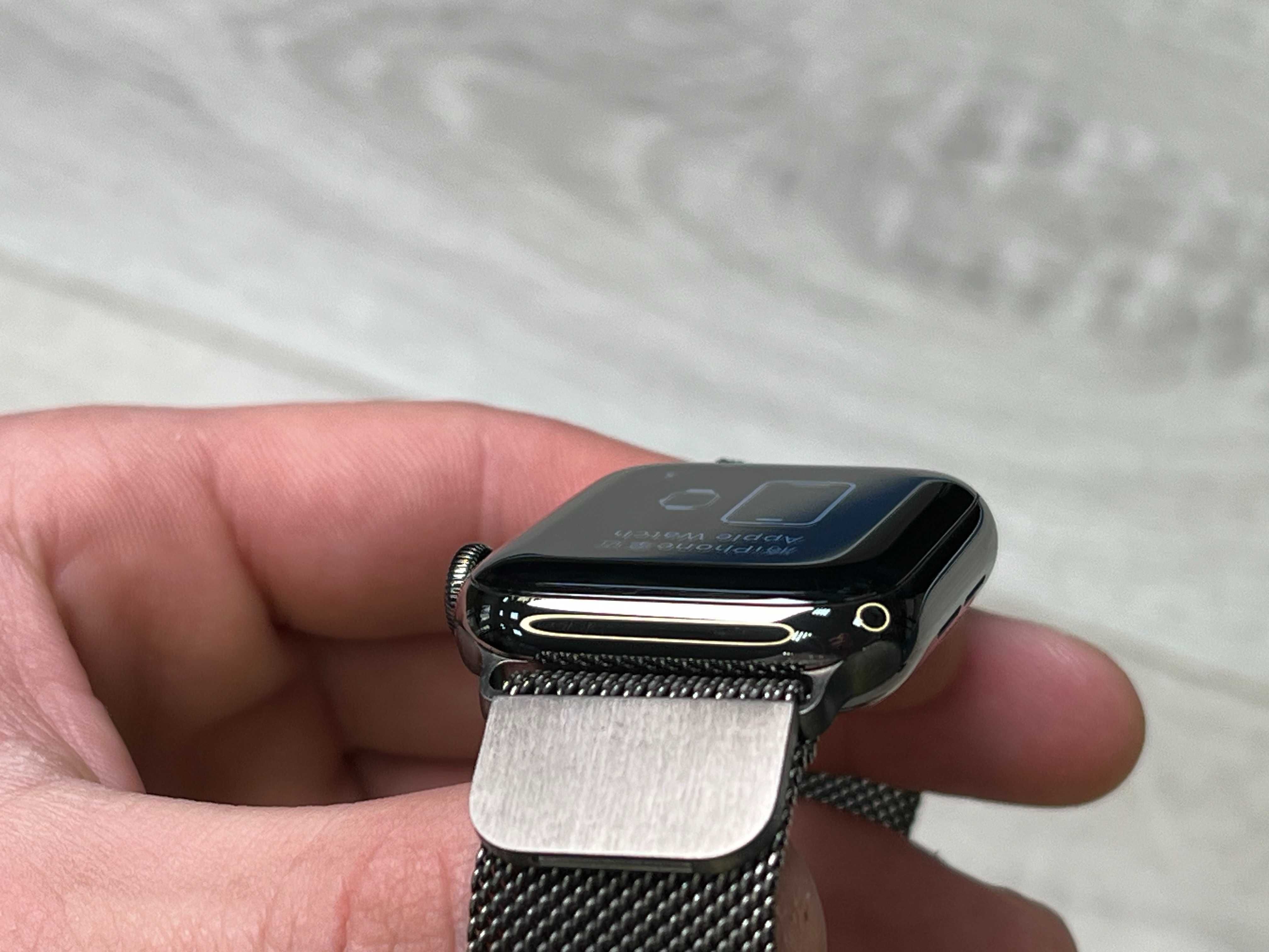 Apple Watch Series 6 40mm Graphite Stainless Steel LTE Milanese Loop