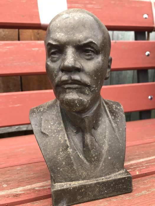 Погруддя з силуміну