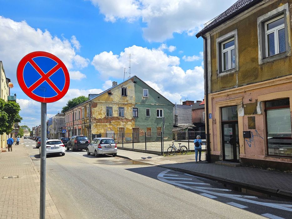 Miejsce postojowe na zamkniętym parkingu w centrum miasta