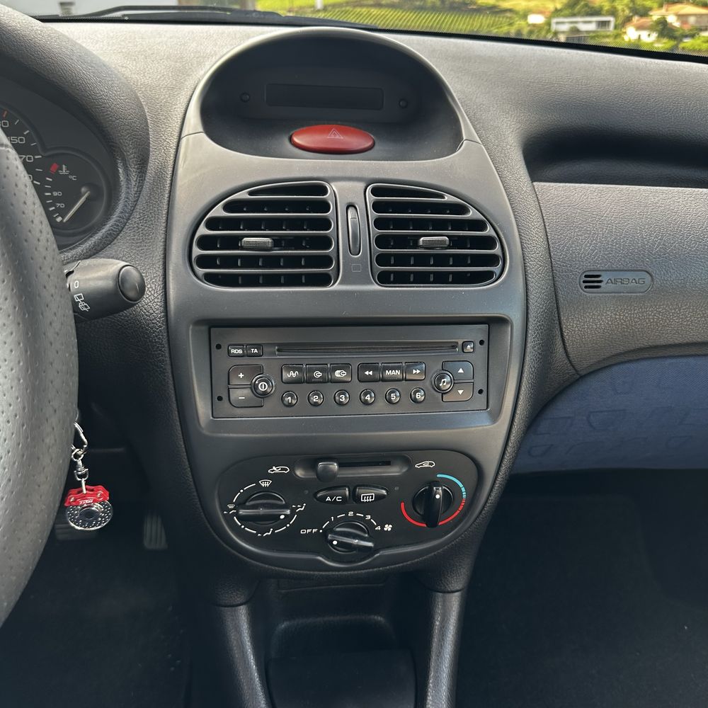 PEUGEOT 206 1.4 HDI com AC