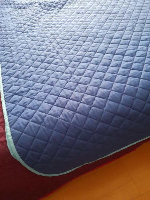 Colcha azul com 1m80x2m40cm