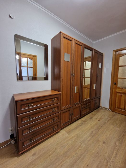 Шафа (201×190×36) з комодом (86×75×38) у гарному стані