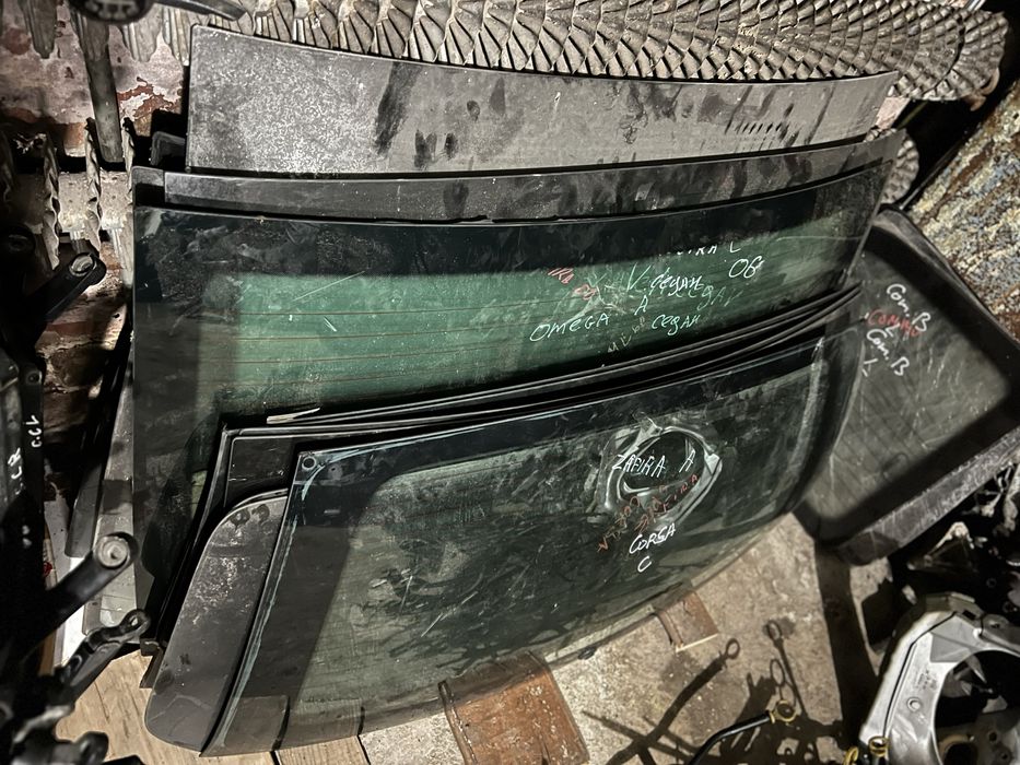 Опель скло заднє скло кришки багажника opel кузовне скло ляди опель