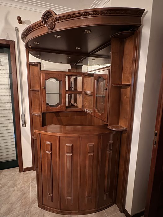 Bar doméstico em madeira