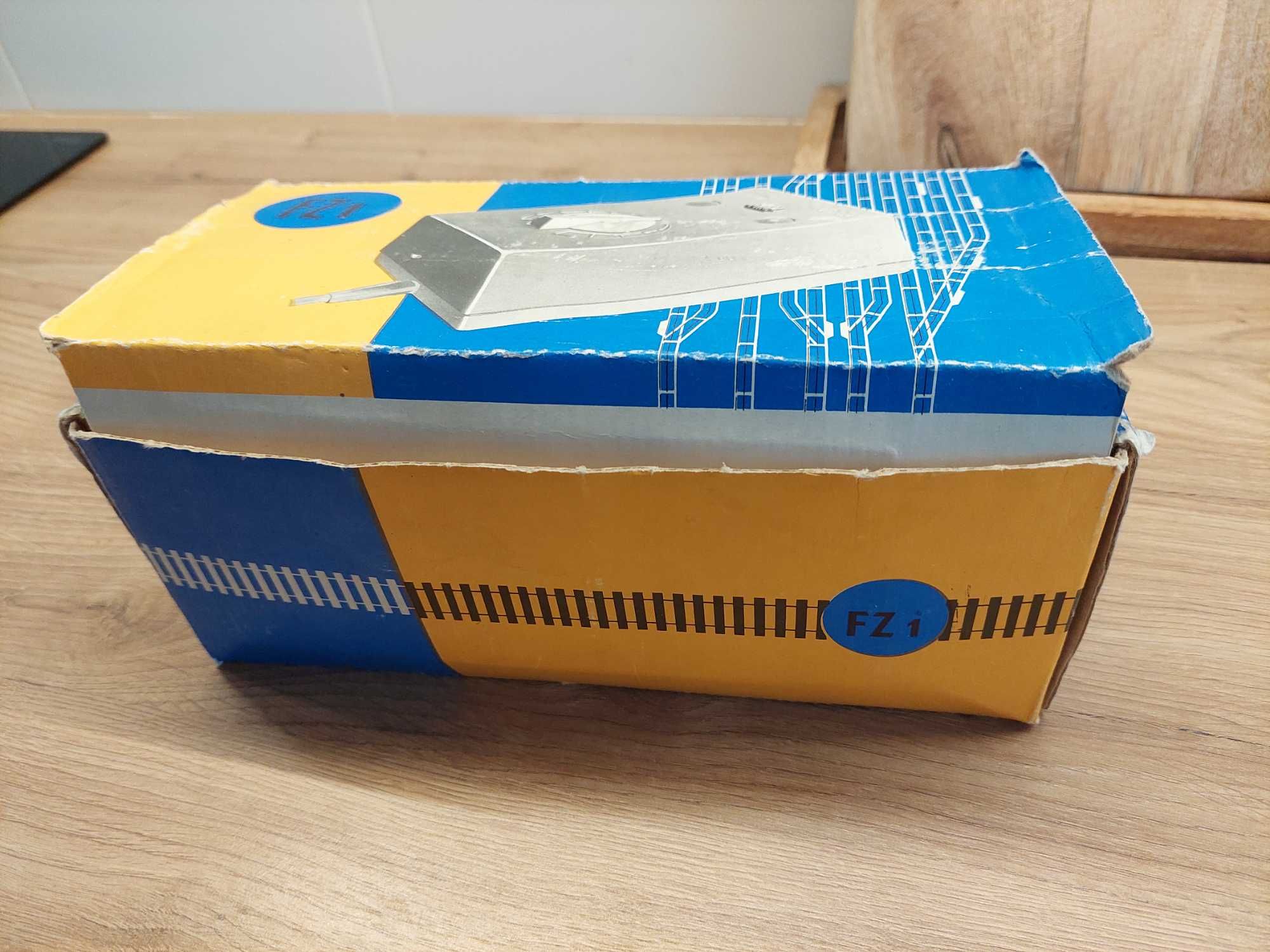 Kolejka elektryczna. Skala H0, TT, N. Zasilacz/transformator FZ1 PIKO.