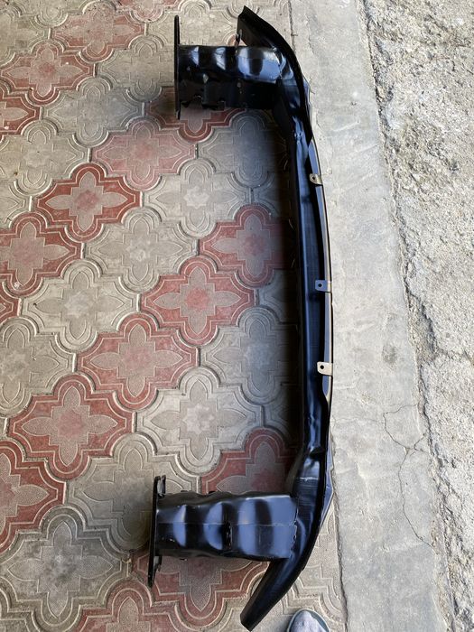 Підсилювач переднього бампера