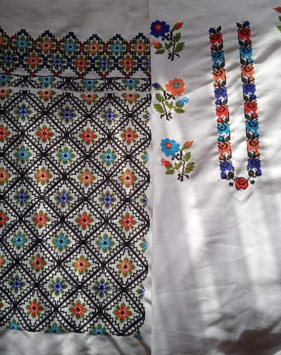 Жіноча вишиванка
