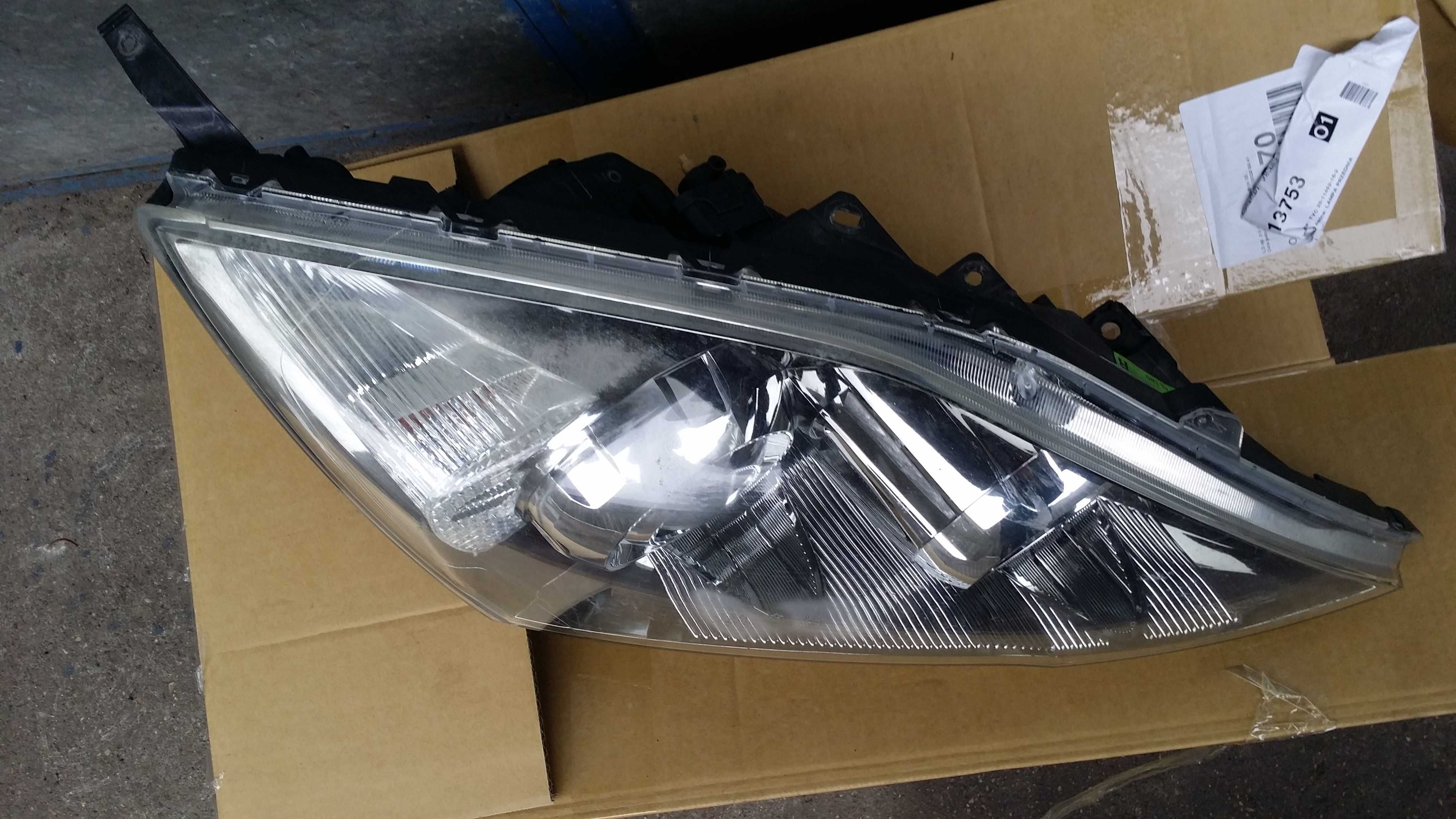 Lampa Reflektor przód prawy Honda CRV III 06-12 Europa H1 HB3