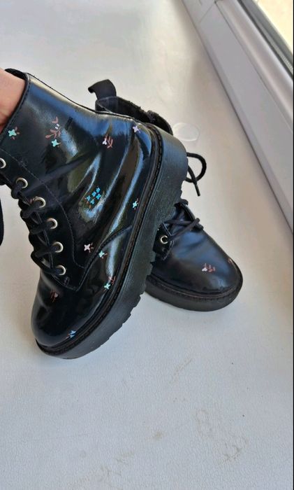 Чобітки дівчачі  ZARA. Демісезонка.
28р.17 см.
Не пропускають воду.