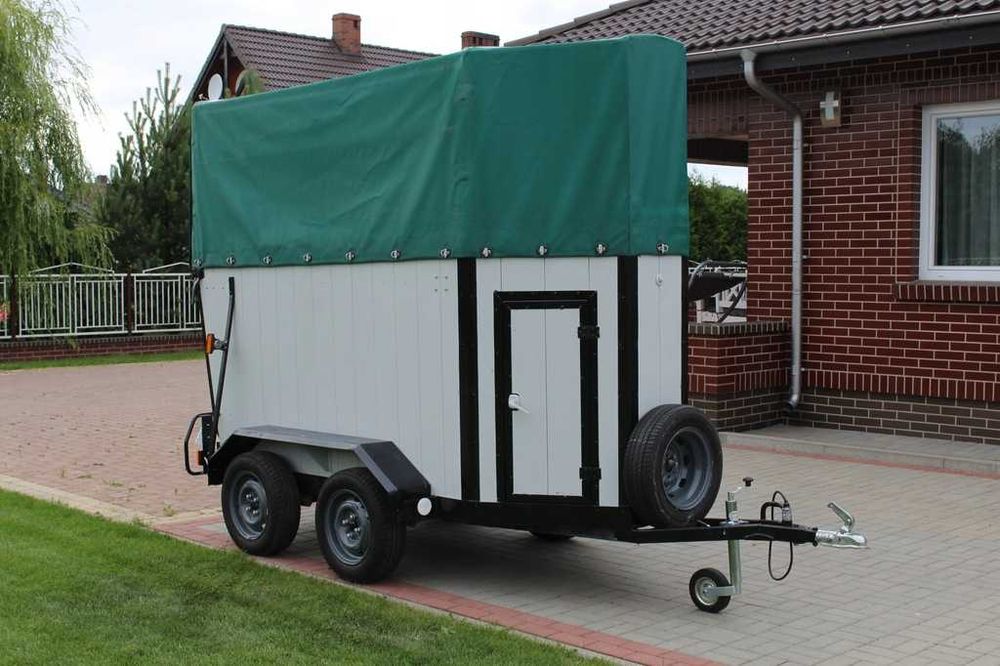 Przyczepa do przewozu koni