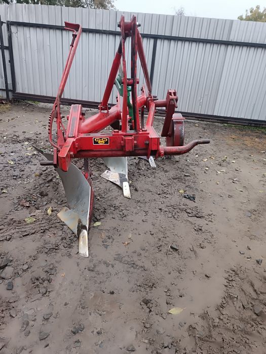 Продам плуг Кварделен 12  3 корпусний привезений з Європи