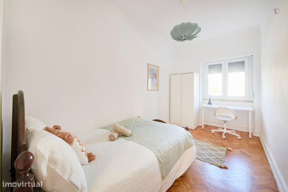 739491 - Quarto com cama de casal em...