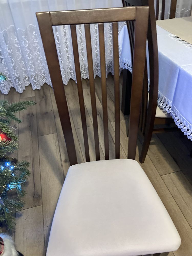 Stół rozkladany z krzesłami