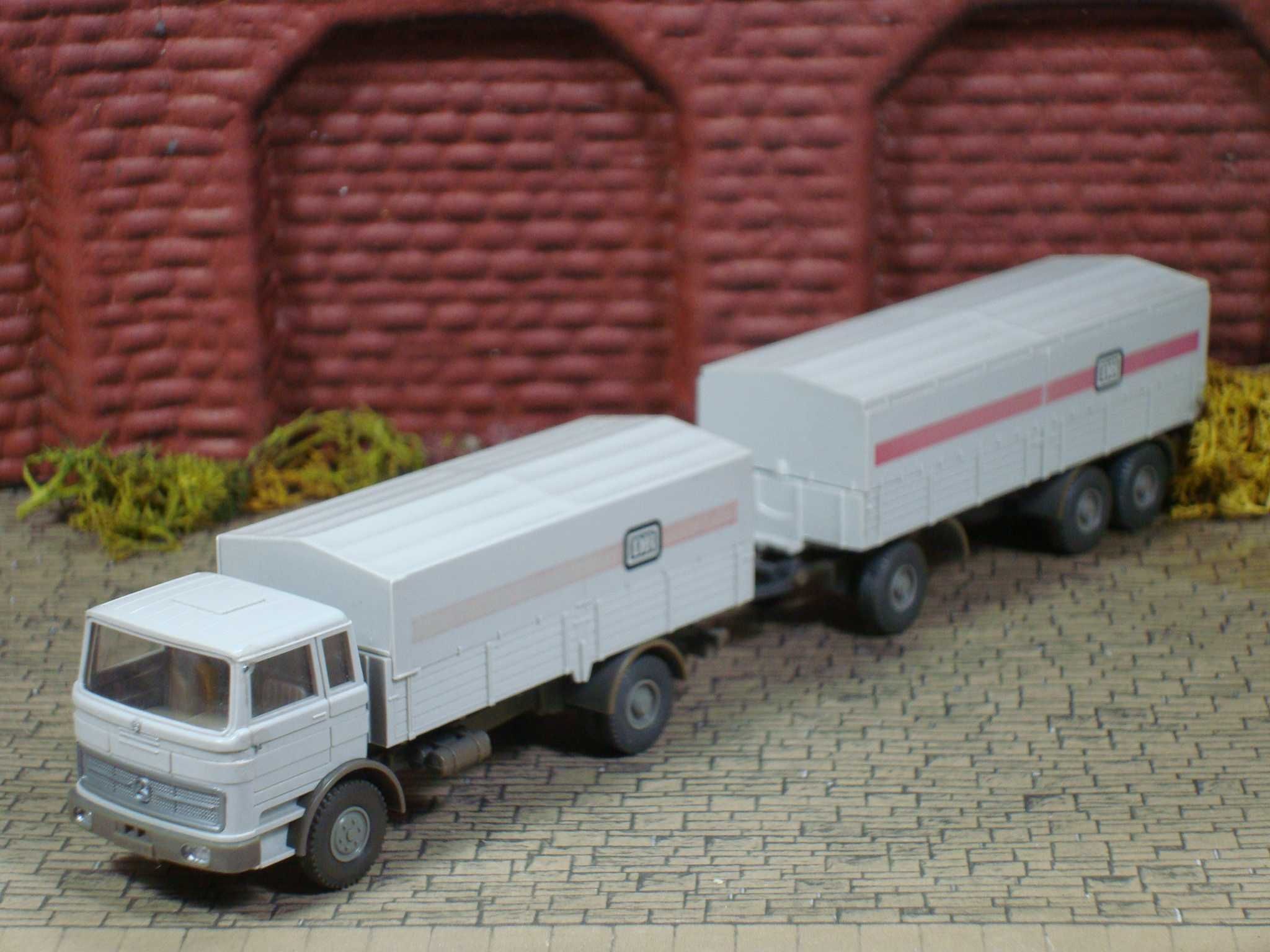 Wiking 43b - Mercedes / Camião com Reboque "DB" / Usado