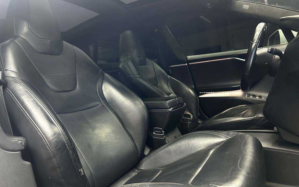 Tesla Model S 2015