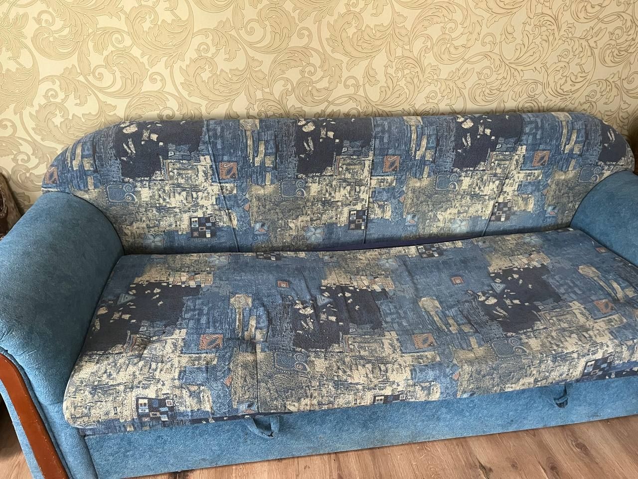 Продам диван.в гарному стані