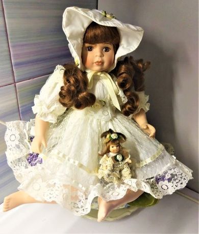 Коллекционная фарфоровая куколка. Германия